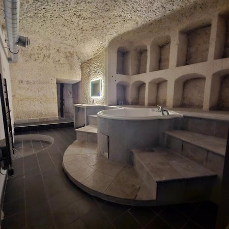 Troglodyte Baths Appartement Saint-Étienne-de-Chigny Buitenkant foto