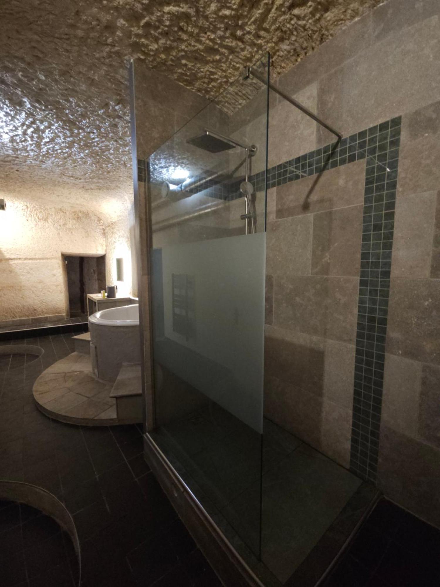 Troglodyte Baths Appartement Saint-Étienne-de-Chigny Buitenkant foto